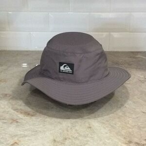 🌈😎NWT Quiksilver all purpose hat unisex